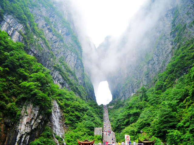 【超值赠送】双高长沙 韶山 张家界 袁家界 玻璃桥 天门山 芙蓉镇