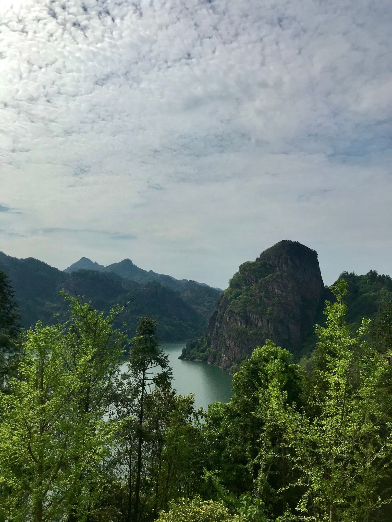 初临铜钹山 九仙山是铜钹山主要景点之一 一池碧玉落九仙,养在深山人