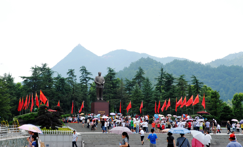 湖南长沙到韶山旅游无购物一日游伟人故居花明楼滴水洞纪念馆毛氏美食
