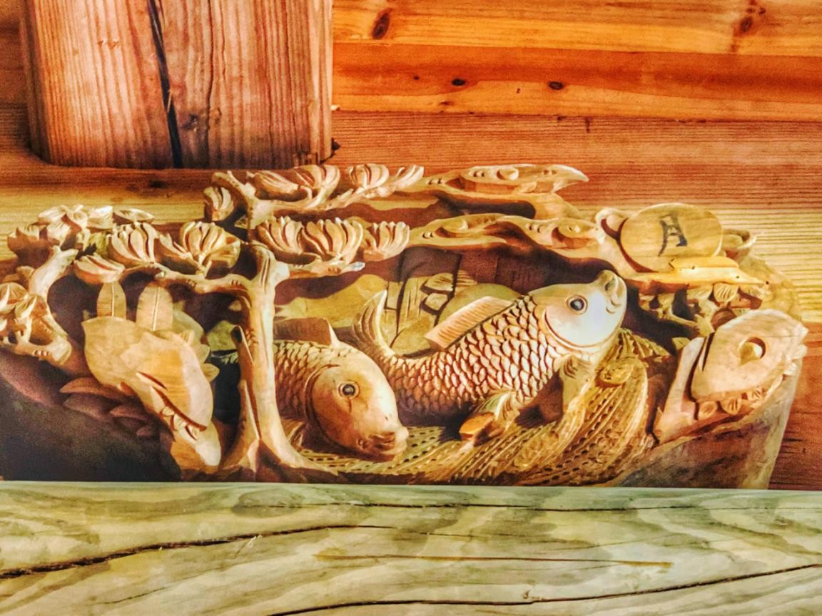 这里集合了徽州三雕最精髓的四十种雕法鲤鱼
