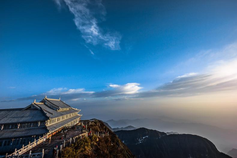 峨眉山古建筑群为全国重点文物保护单位,峨眉山景区为重点风景名胜区