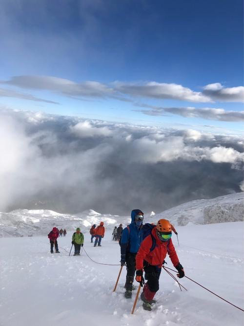 哈巴雪山什么时候去最好,自己一个人可以去吗