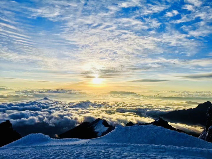 哈巴雪山什么时候去最好,自己一个人可以去吗