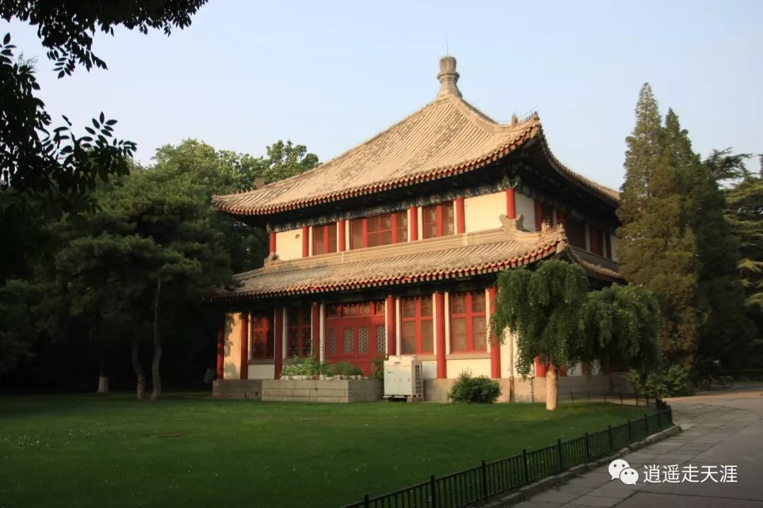 其实,现在的北京大学燕园校区,是原来燕京大学的校址.1921年&