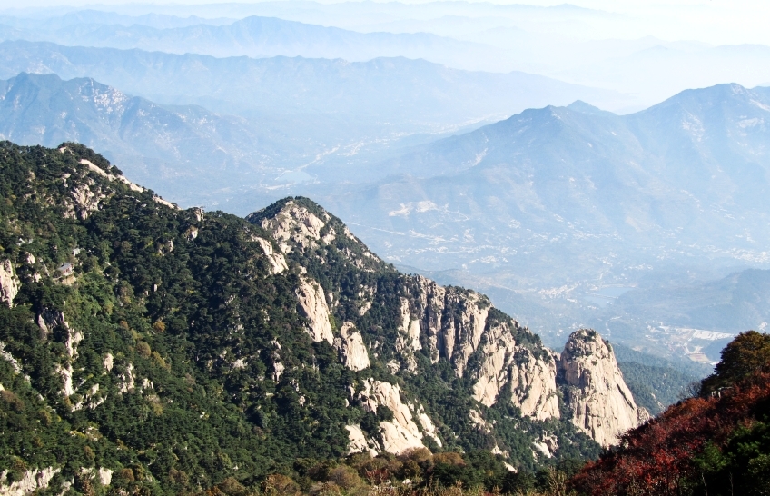 山东省旅游 泰山旅游攻略 望岳 仰视天门窔辽,如从穴中视天,直上七里