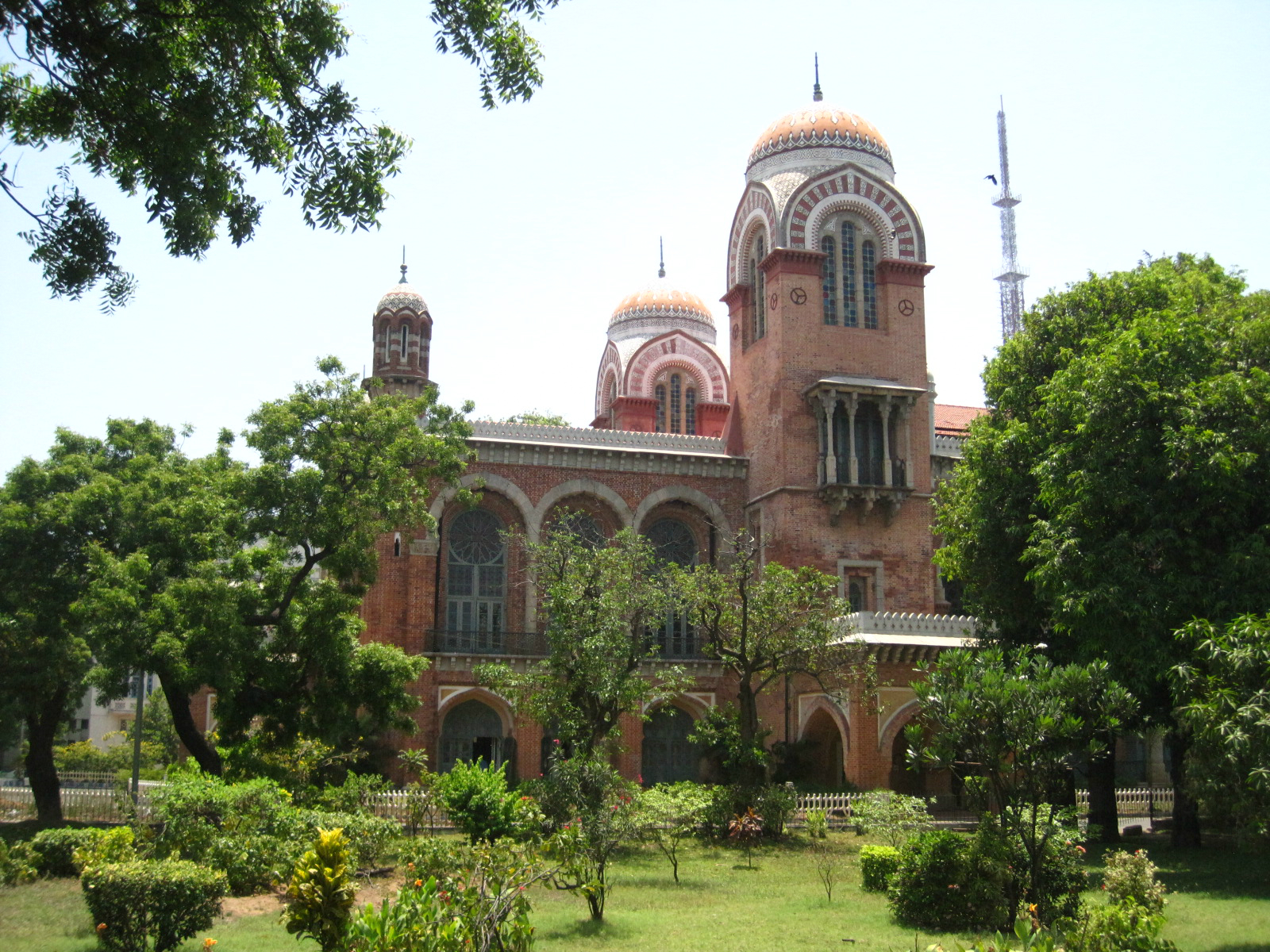 马德拉斯大学