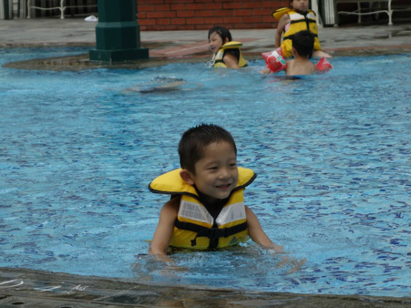 大家一起来游泳 wKgB21BeypCeAoNCAATuWxsK7GA88.jpeg?imageView2%2F2%2Fw%2F600%2Fh%2F600%2Fq%2F90