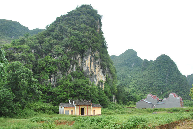 西峰人口多少_华山西峰(3)