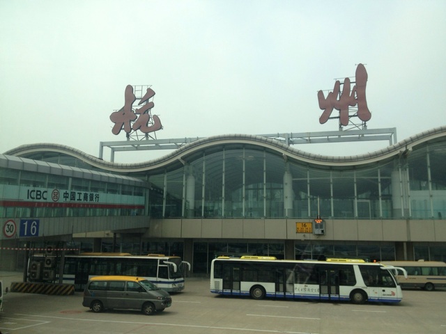 从杭州萧山机场怎么去市区，杭州萧山机场到市区有公交和地铁吗，杭州萧山机场到市区的交通指南
