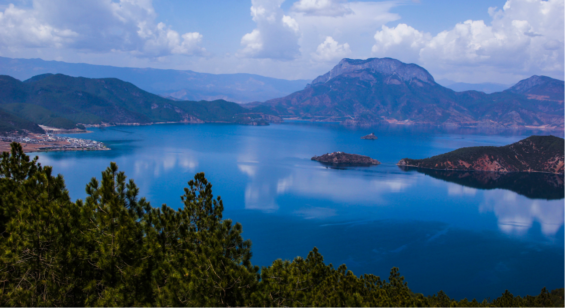 泸沽湖全景