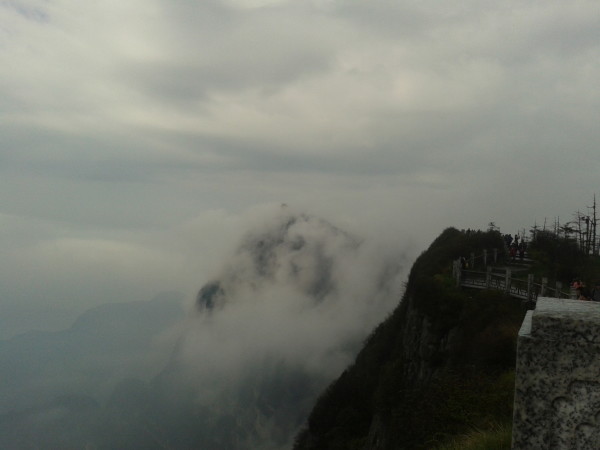 什么人不能去峨眉山 wKgB4lJuU2KAVOmPAAZQMkkjMr014.jpeg?imageView2%2F2%2Fw%2F600%2Fh%2F600%2Fq%2F90