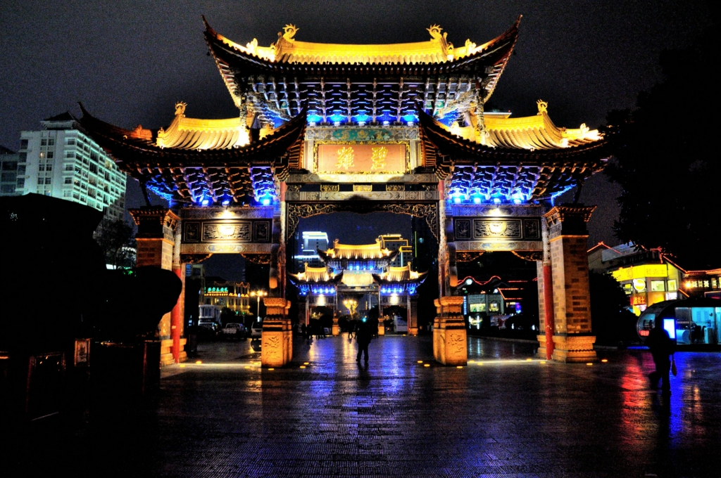 昆明金马碧鸡坊,南屏街夜景