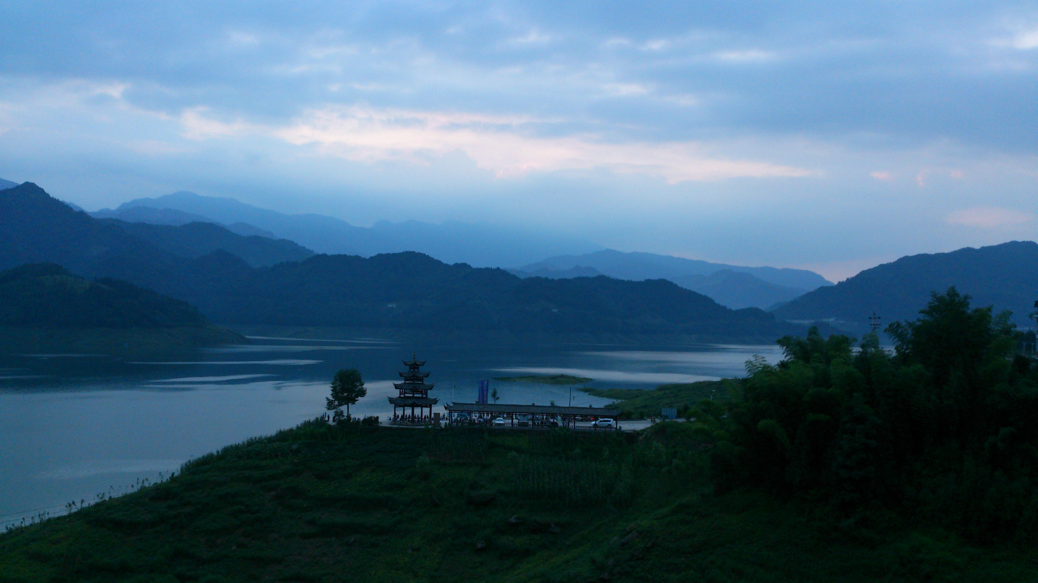 雅王村人口_雅王村六华坡(2)