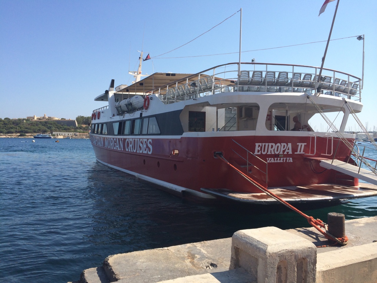 完全吻合我梦中的，街道尽头就是海，回头后那