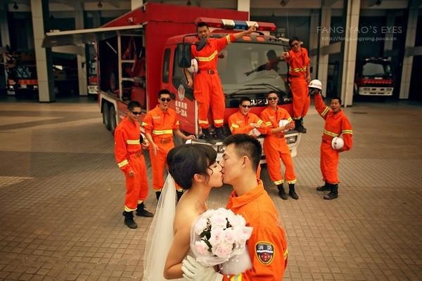 消防员的婚纱照_消防员婚纱照图片大全