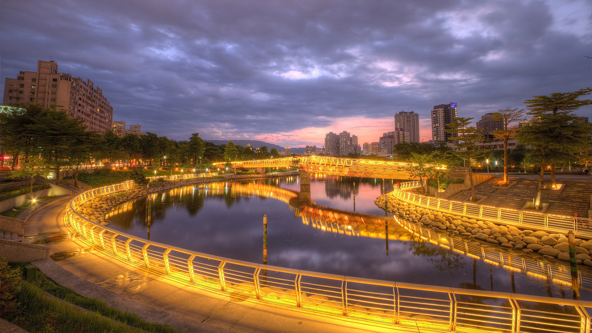  高雄爱河> 瑞丰夜市> 西子湾>接送区域以上几款仅车型供参考,车型均