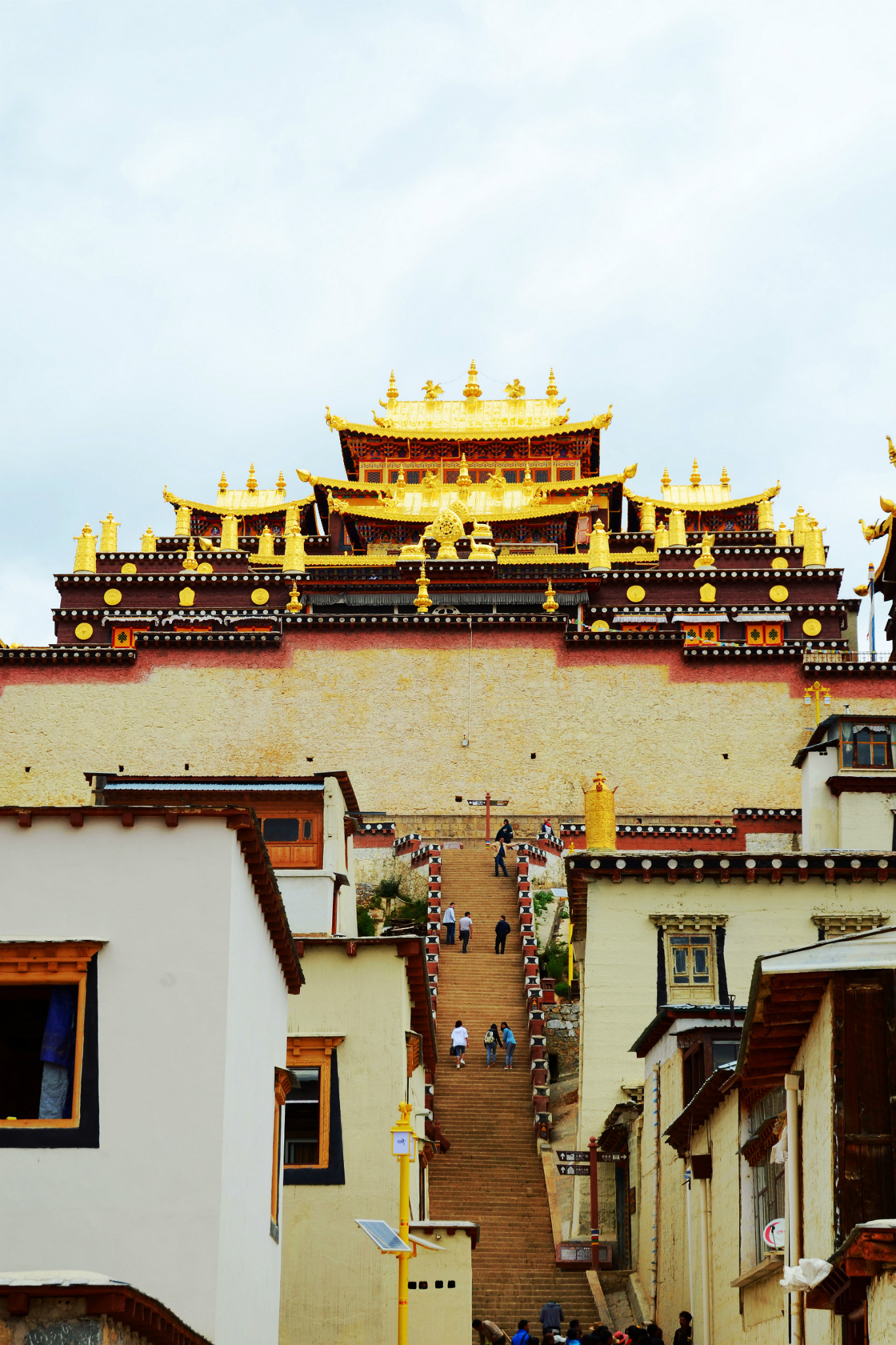 噶丹松赞林寺