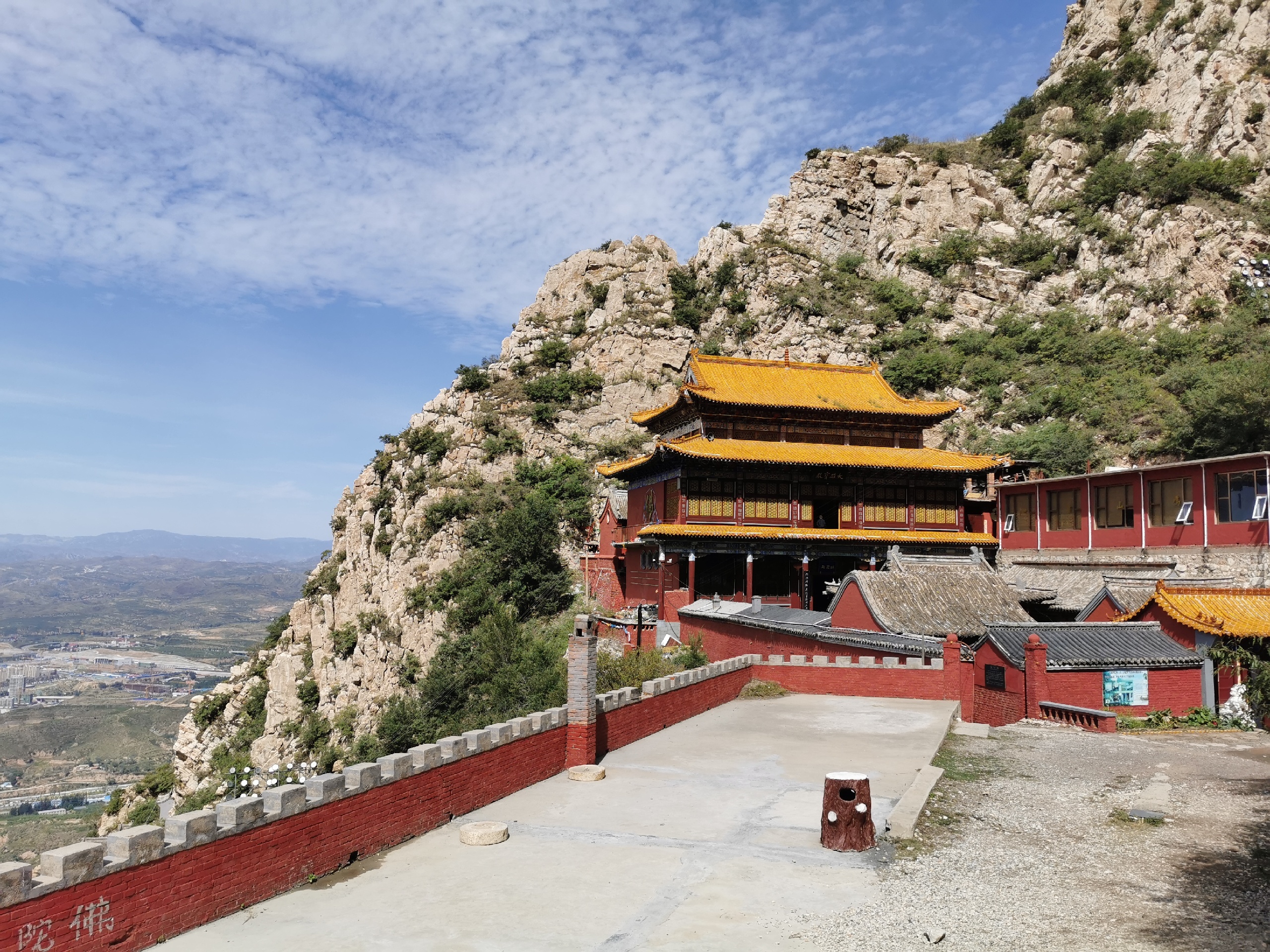 怀来必游景点 鸡鸣山位于张家口市下花园区境内,占地17.