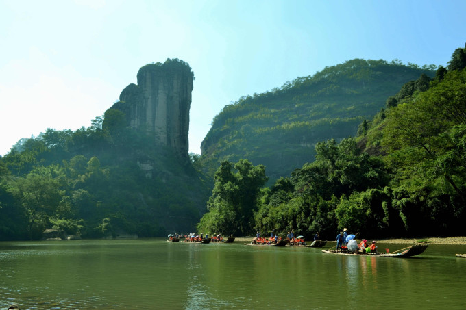 介绍武夷山的主要景点 wKgBs1fG1TSAJuo0AAiItF5BfXE00.jpeg?imageView2%2F2%2Fw%2F680%2Fq%2F90%7CimageMogr2%2Fstrip%2Fquality%2F90