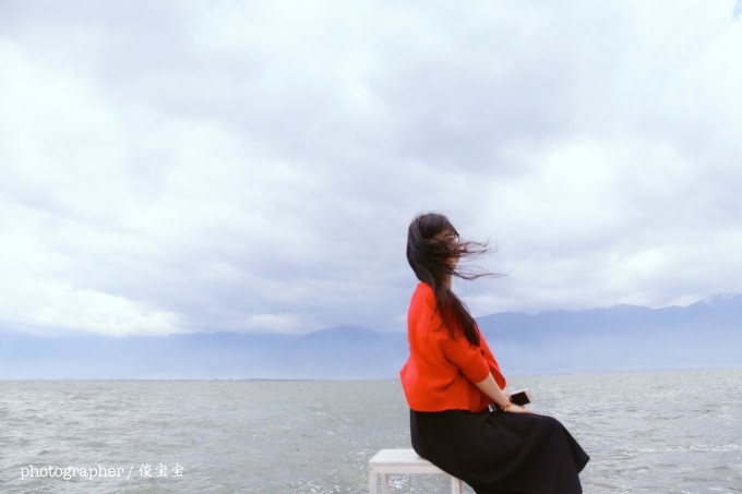 --> 我希望有个如你一般的人 如山间清爽的风 如古城温暖的光 从清晨到夜晚 由山野到书房 只要最后是你 就好 -------从你的全世界路过 曾经以为,没有心爱的人,再美的风景也只是风景而已。 分分合合,合合分分从友情到爱情到亲情将近10年的陪伴却在将要步入婚姻殿堂的时候,一点一点变得陌生,变得疏远;从认识到现在,这么多年,他还是一点都不了解我,不但不了解,还总是抱着固有的成见拒绝了解,这才是最可怕的问题所在争吵、冷漠、伤害才让我明白我是彻底不爱了!鼓足勇气想要开始新的生活,果断辞了还不错的