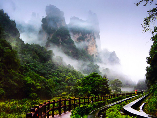 1. 预定:同行旅游者,请勿分开预定,否则不能确保同车同团出游; 2. 保险:本品不含旅游意外险,如有需要请自行购买或委托客服协助购买(10元/位); 3. 优惠:免费赠游项目持任何优惠证件不退差价,如主动放弃该项目时无法退费(也不能等值交换); 4. 急单:24小时内出发的急单,请先咨询后预定,不咨询直接预定者,遇无位情况,我社仅作全额退款处理; 5.