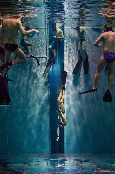 世界上最深泳池：泳池高14层楼，已成为潜水胜地