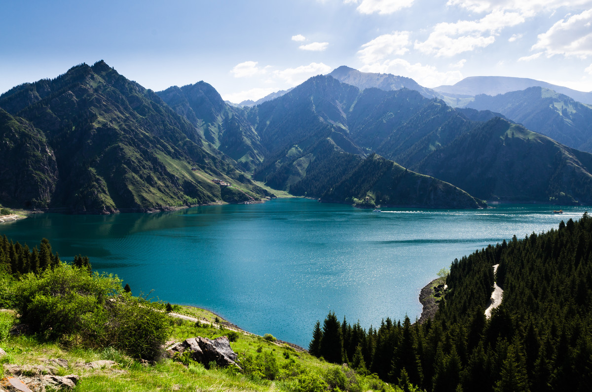 7月底打算暑假带孩子去新疆，适合去南疆还是北疆呢