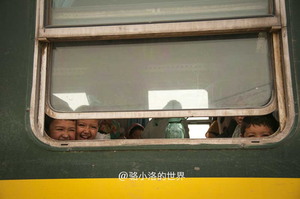 7月底打算暑假带孩子去新疆，适合去南疆还是北疆呢