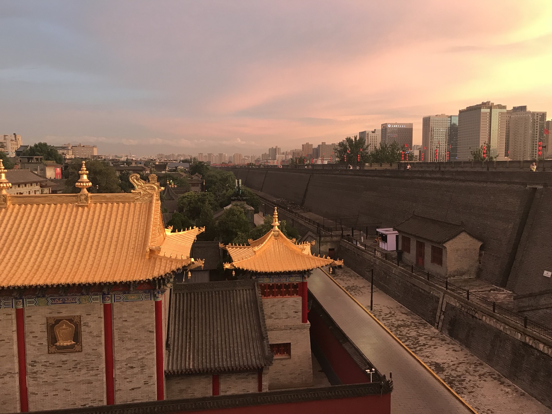 从早到晚的西安老城