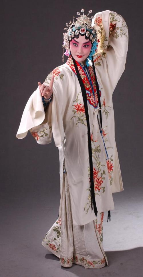 回复沙鸥:  它让我想到了:青衣