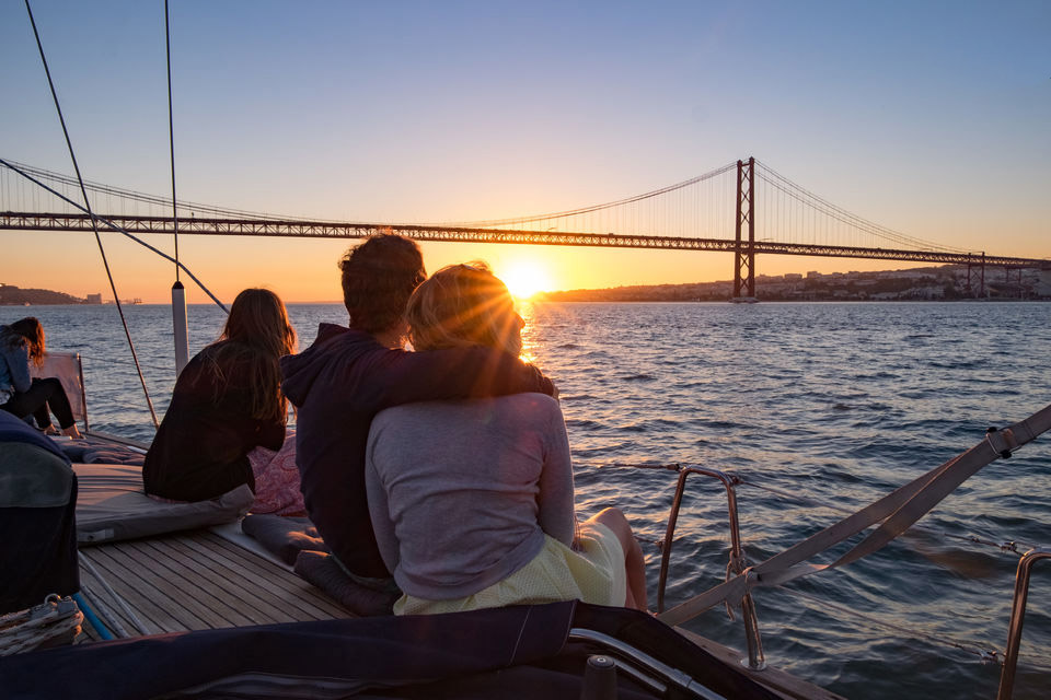浪漫之旅 伴随日落横穿里斯本海岸线航行(含酒水)