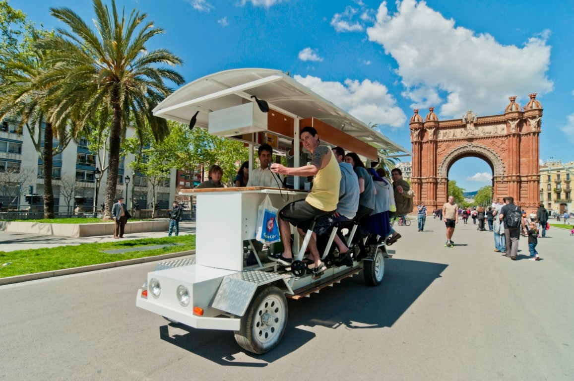 巴塞罗那啤酒脚踏车(最多可容纳18人 畅饮狂欢 游玩巴塞)