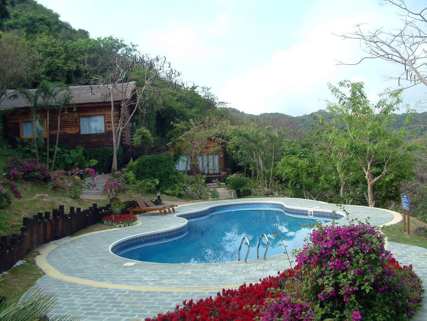 三亚蜈支洲岛珊瑚酒店木屋1晚住宿套餐 含接机/送机 自驾租车 (可增订