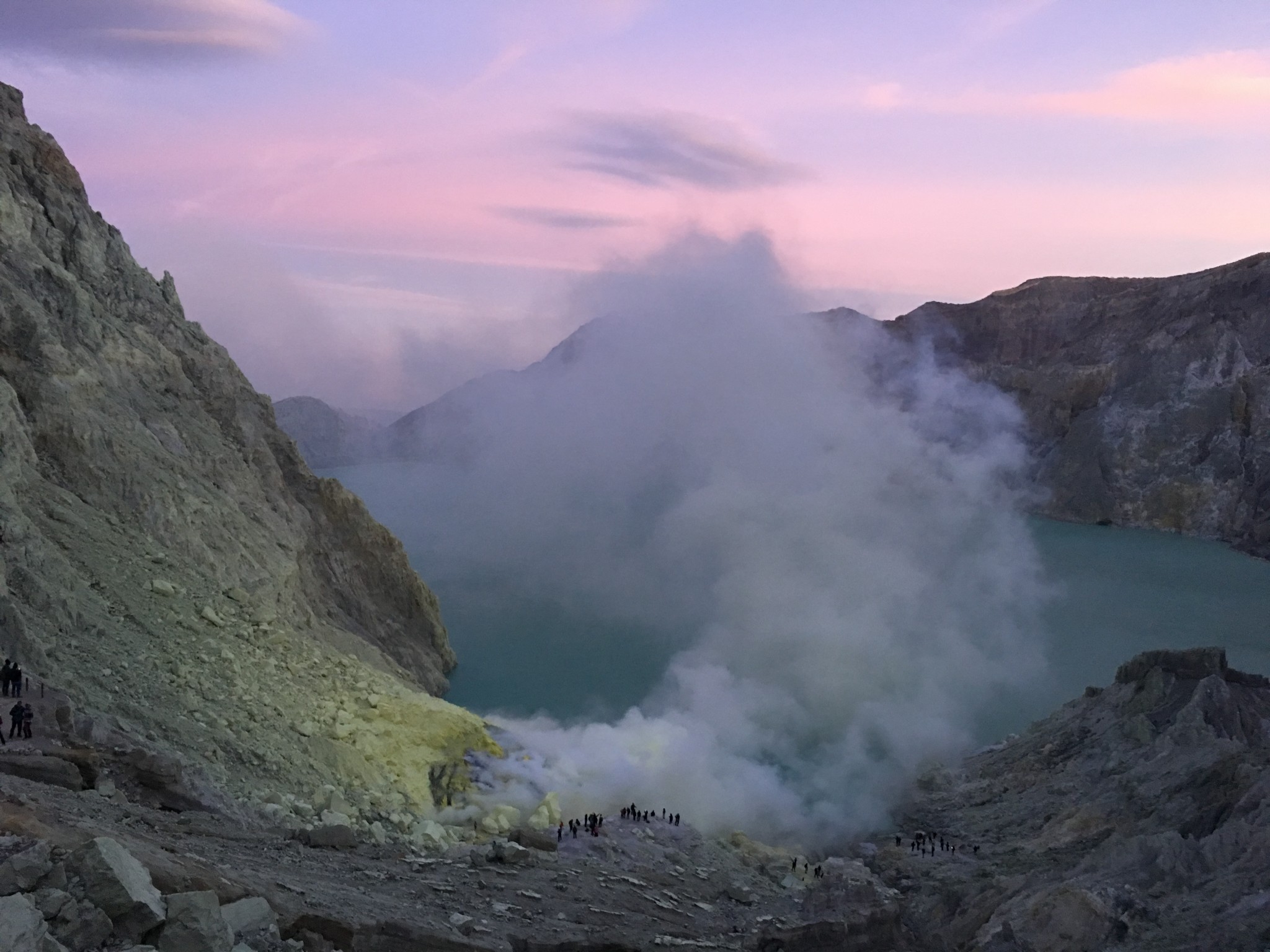 去印尼的宜珍火山,寻找地狱的感觉