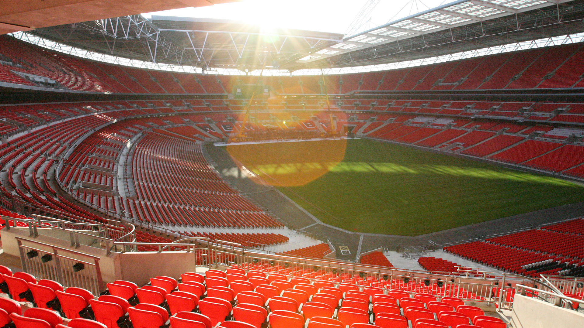 赛场介绍: 温布利球场位于英国伦敦的一座足球场,是英格兰代表队的