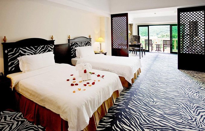 6个家庭,开开心心的去三亚游玩