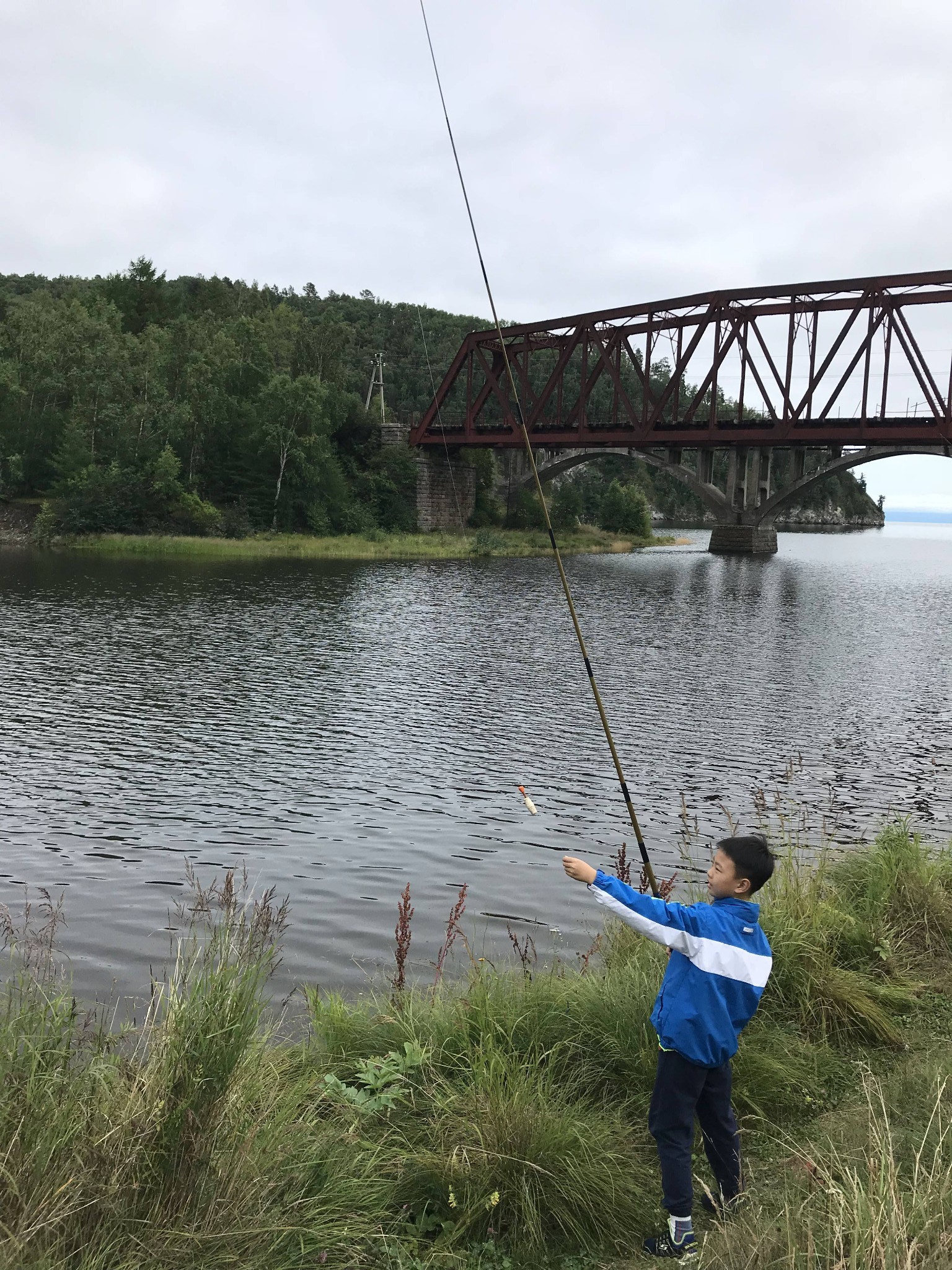 而我们的"打水漂""丢石头"大战也进入白热化阶段,开始成为一项体育