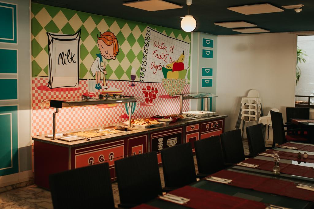 塞瓦图尔波多阿祖尔阿马多雷斯酒店 Servatur Puerto Azul Amadores