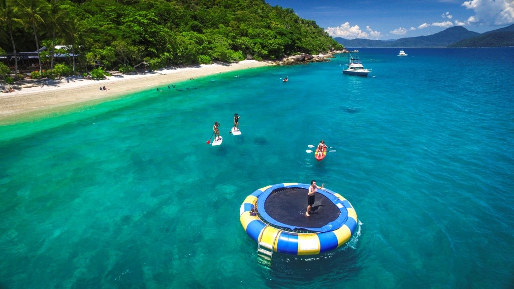               翡翠岛 海上蹦床