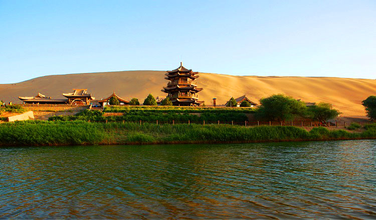 敦煌嘉峪关张掖包车4日游莫高窟鸣沙山月牙泉玉门关雅丹地貌嘉峪关