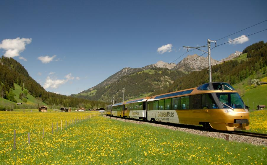 乘坐瑞士著 名景观列车—黄金列车