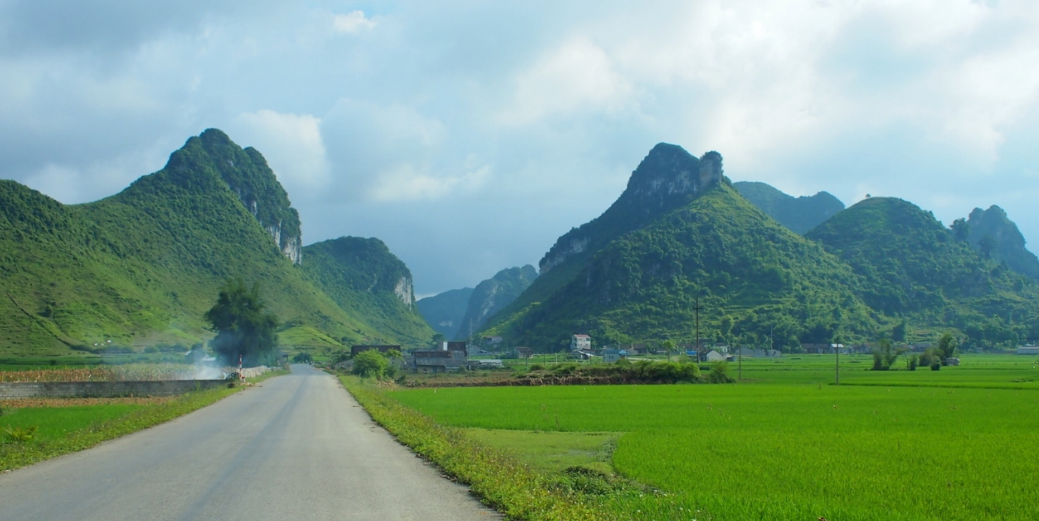 有60张图片 高平省印象 高平省位于越南北部,区属东北.