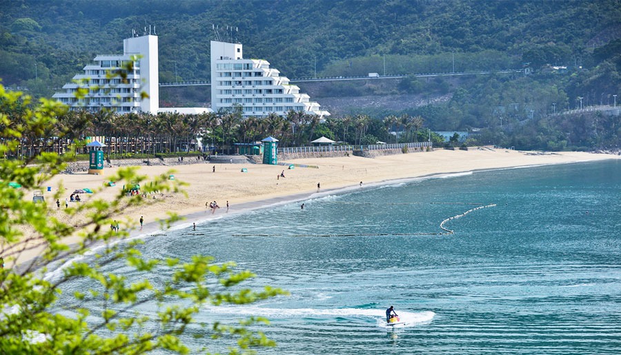 酒店外观设计新颖别致,周边环境优美,是小梅沙片区的一家星级酒店.