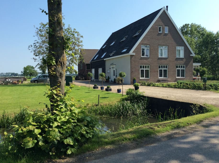 unique farmer house in the green center of holland