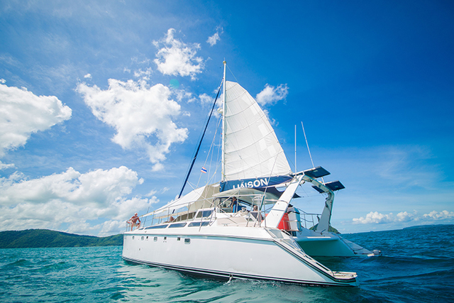          登上【波塞冬】双体帆船