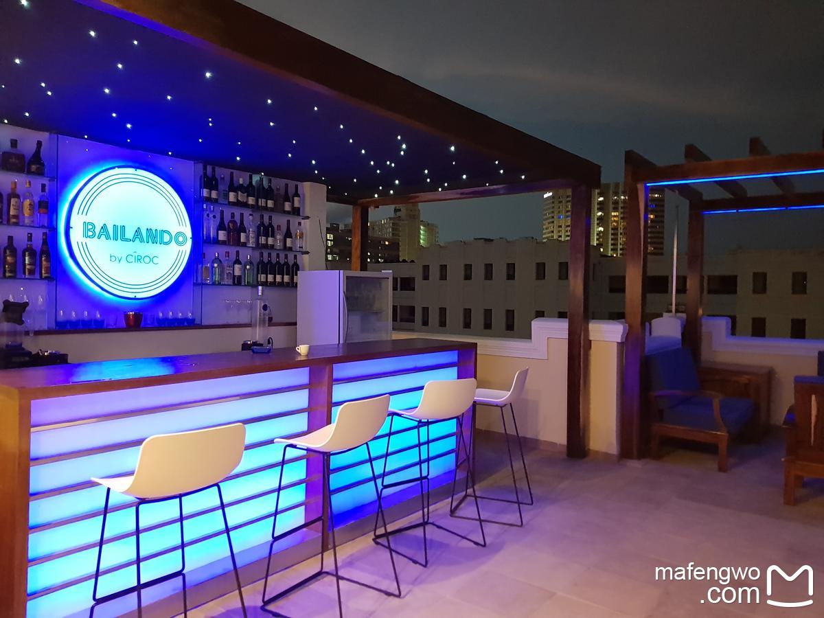           :rooftop bar屋顶酒吧