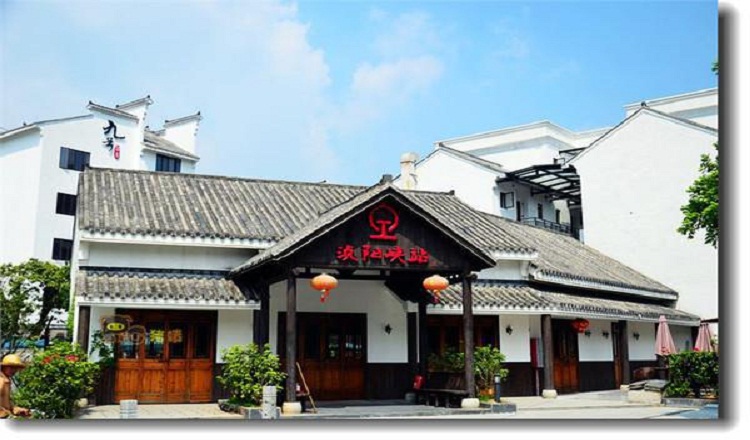 5小时→浈阳坊火车怀旧旅游文化小镇车程约40分钟→宝墩湖温泉度假村