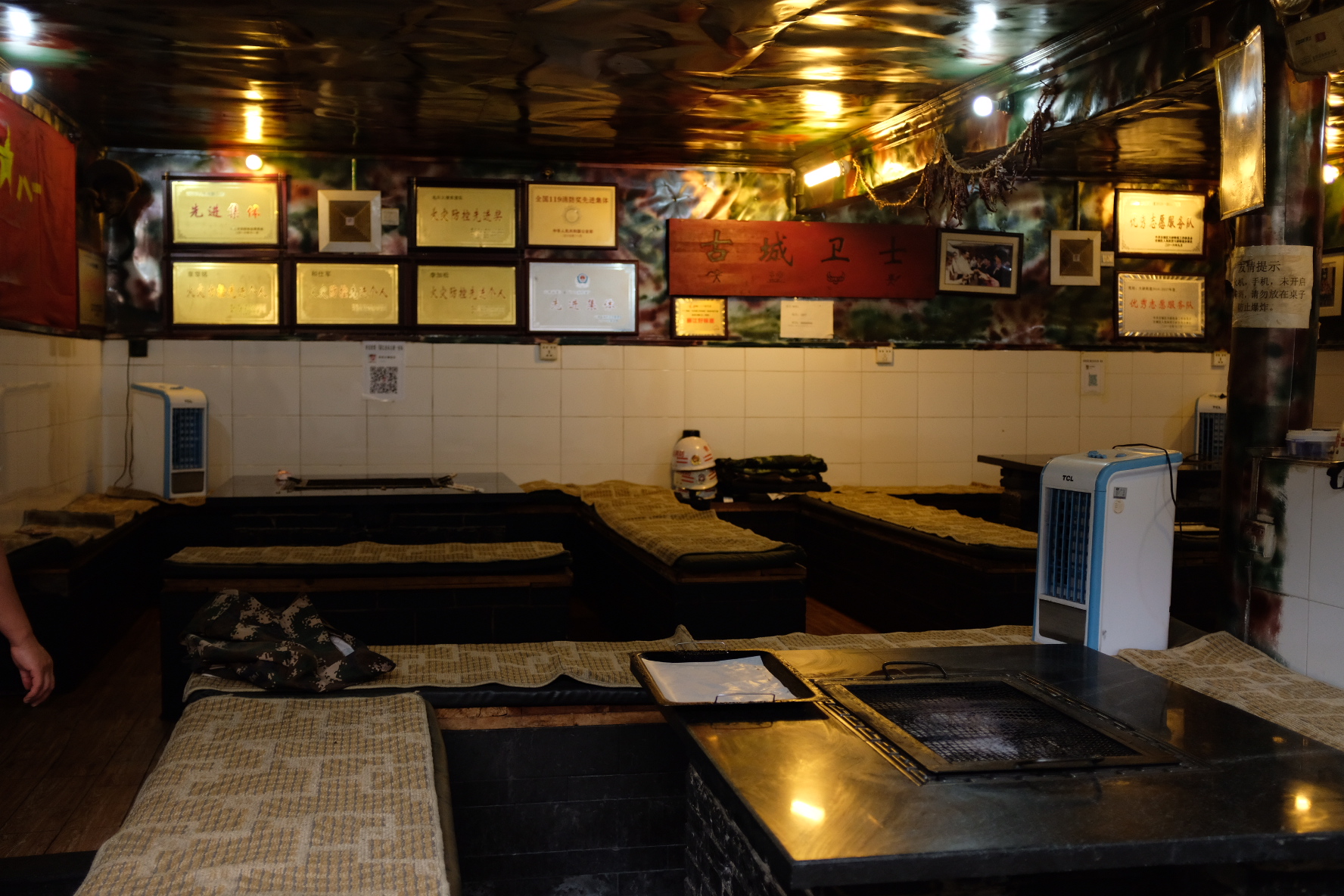 还不到点儿且能拍个清场的火塘内景