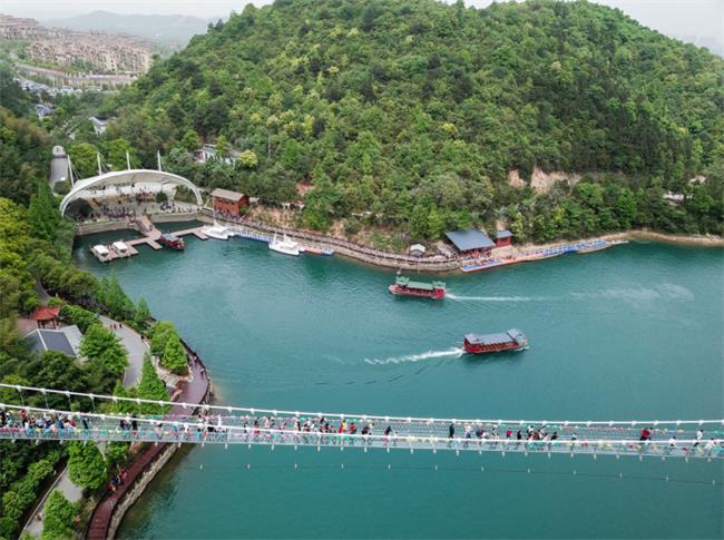 云阳附近的旅游景点，云阳周边好耍的景点？