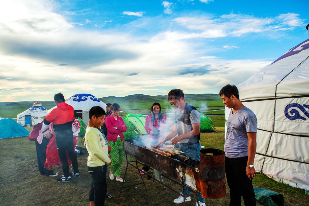 约11:30  草原diy bbq,自己动手,丰衣足食